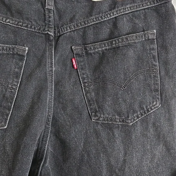 Levi's 80's Mom Shorts Black Denim Rolled Hem Shorts - Picture 6 of 8